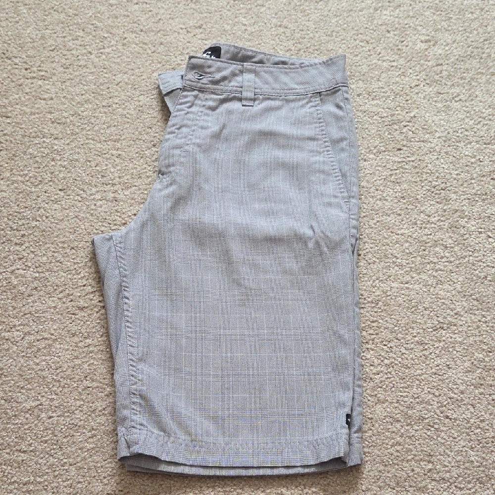 O'Neill Men's Gray Flat-Front Shorts - Picture 9 of 10